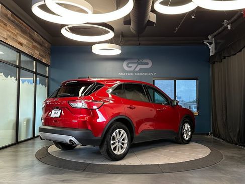 Used 2020 Ford Escape SE FWD image 3