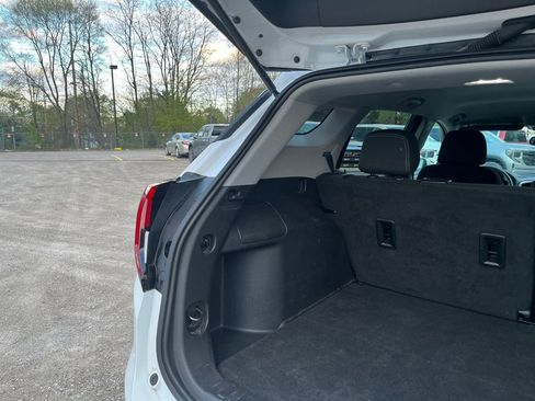 Used 2023 GMC Terrain SLE AWD/4WD image 10