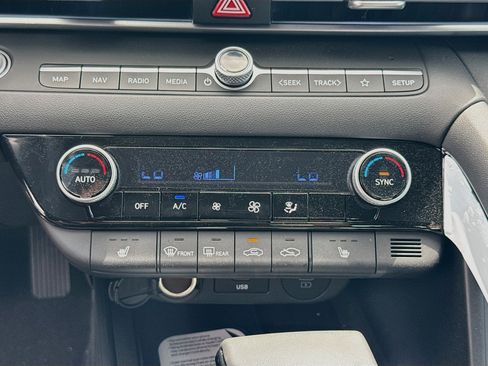 New 2026 Hyundai Elantra Limited FWD image 12