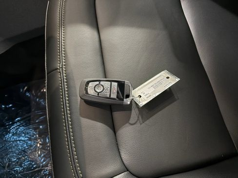 New 2025 Ford Bronco Badlands image 11