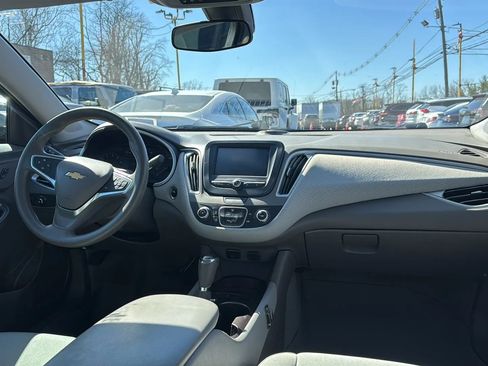 Used 2018 Chevrolet Malibu LS image 17