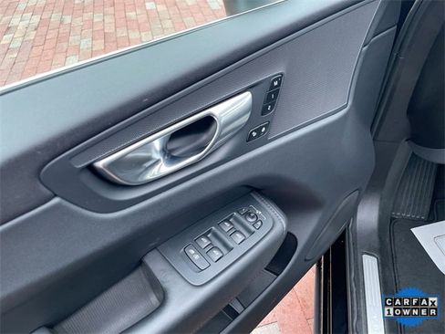 Used 2023 Volvo XC60 B5 Plus image 11