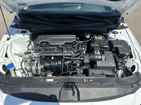 Used 2025 Hyundai Elantra SE FWD image 32