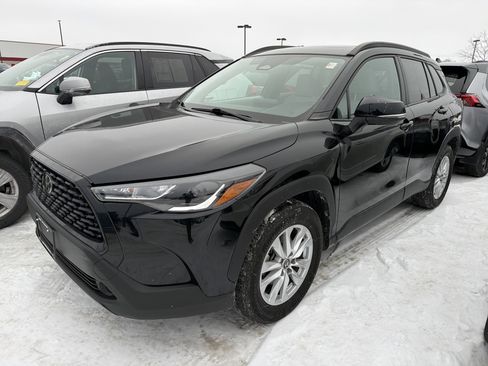 Used 2023 Toyota Corolla Cross LE image 4