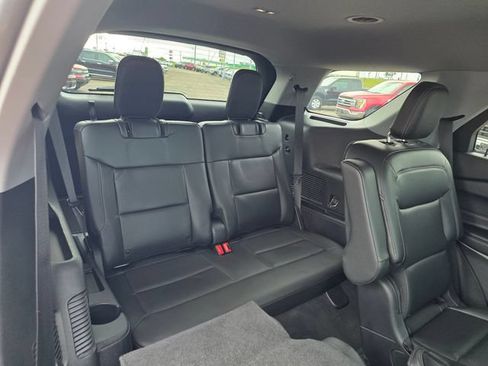 Used 2022 Ford Explorer XLT w/ Equipment Group 202A AWD/4WD image 14