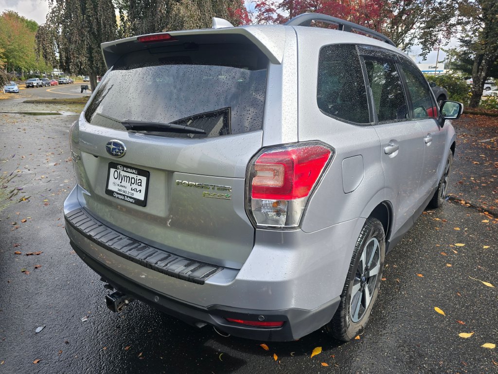 Used 2017 Subaru Forester 2.5i Limited AWD/4WD image 4