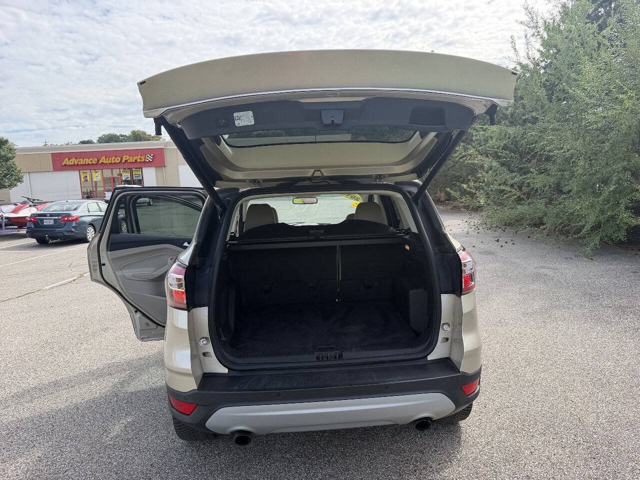 Used 2018 Ford Escape Titanium w/ Ford Safe & Smart Package AWD/4WD image 8