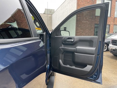 Used 2019 Chevrolet Silverado 1500 Custom w/ Custom Value Package image 9