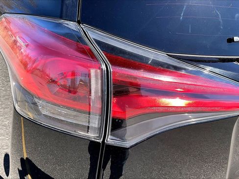 Used 2018 Toyota RAV4 XLE AWD/4WD image 28