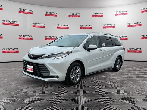 Used 2026 Toyota Sienna Limited AWD/4WD image 1