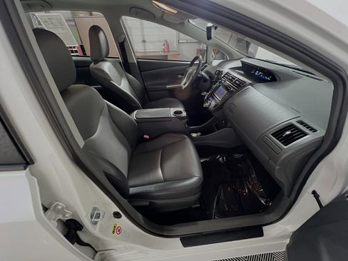 Used 2013 Toyota Prius V Five image 31