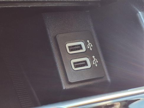 Used 2019 Ford Edge Titanium FWD image 21