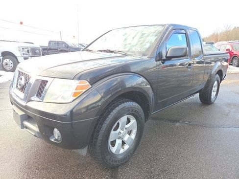 Used 2012 Nissan Frontier SV image 2