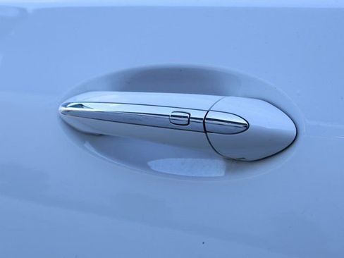 Used 2021 Buick Enclave Essence image 24