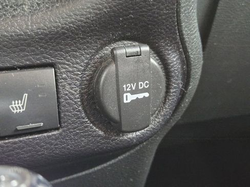 Used 2015 Jeep Wrangler Unlimited Sahara w/ Connectivity Group AWD/4WD image 21