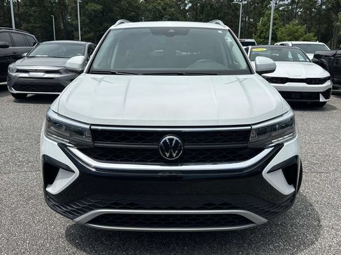 Used 2023 Volkswagen Taos SE w/ Panoramic Sunroof Package FWD image 28