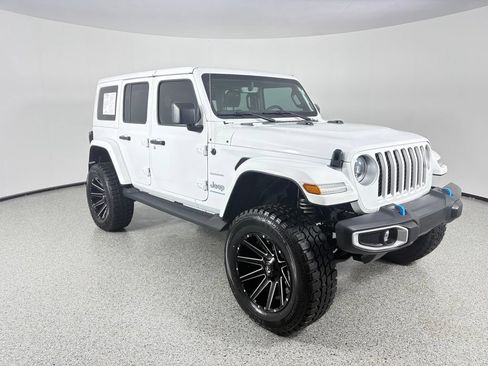 Used 2023 Jeep Wrangler Unlimited Sahara w/ Cold Weather Group AWD/4WD image 9
