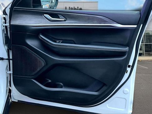 Used 2024 Jeep Grand Cherokee Limited image 29