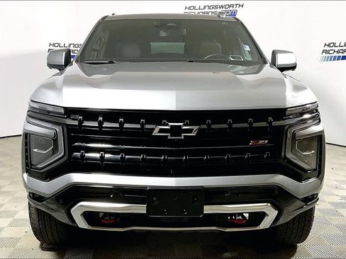 Used 2025 Chevrolet Suburban Z71 AWD/4WD image 2