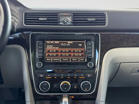 Used 2015 Volkswagen Passat TDI SEL Premium FWD image 23