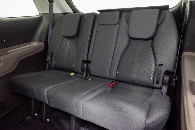 Used 2025 Kia Carnival LX FWD image 25