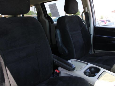 Used 2016 Dodge Grand Caravan SXT FWD image 14