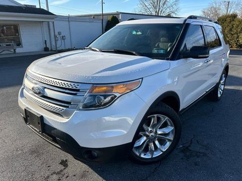 Used 2013 Ford Explorer XLT image 2