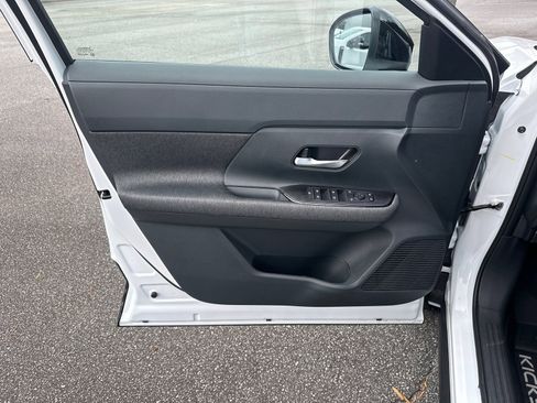 New 2026 Nissan Kicks SV image 10