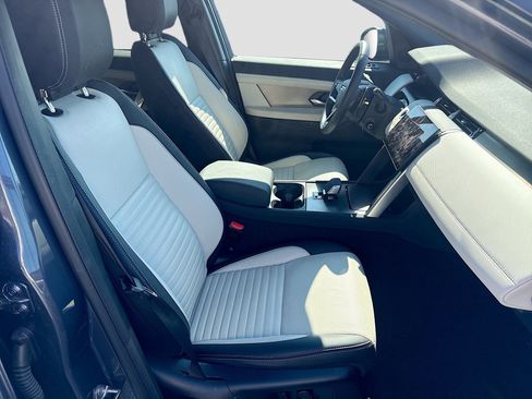 Used 2025 Land Rover Discovery Sport Dynamic SE image 15