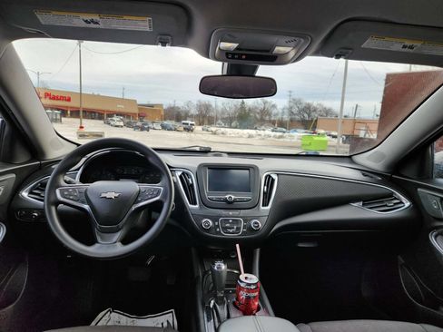 Used 2017 Chevrolet Malibu LT image 17