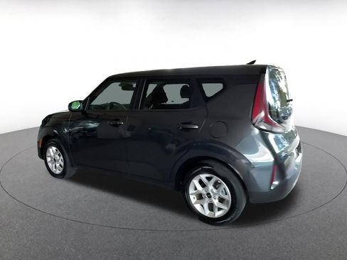 Used 2025 Kia Soul LX w/ LX Technology Package FWD image 9