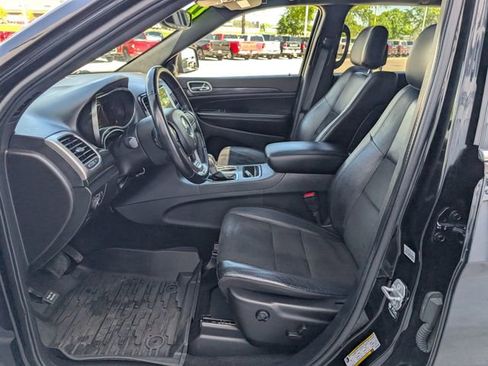 Used 2022 Jeep Grand Cherokee Laredo X AWD/4WD image 3