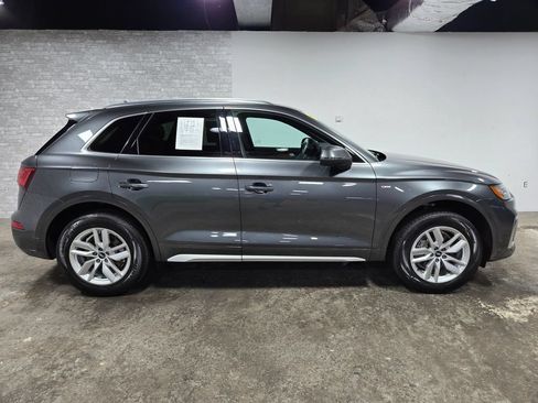 Used 2022 Audi Q5 2.0T Premium w/ Convenience Package AWD/4WD image 3