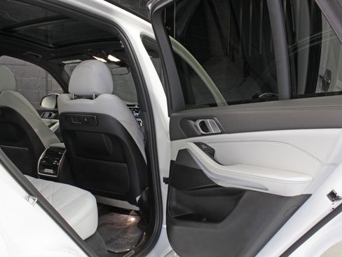 Used 2023 BMW X5 xDrive40i w/ M Sport Package AWD/4WD image 44