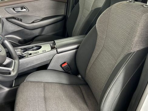 Used 2023 Nissan Rogue SV image 12