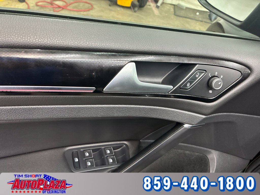 Used 2017 Volkswagen GTI SE FWD image 11