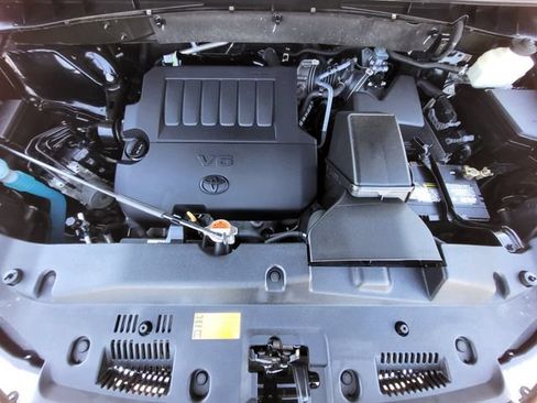 Used 2016 Toyota Highlander XLE AWD/4WD image 11