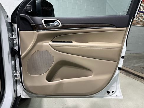 Used 2016 Jeep Grand Cherokee Limited image 11