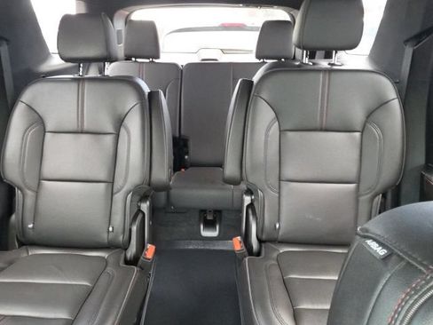 Used 2023 Chevrolet Traverse RS FWD image 7