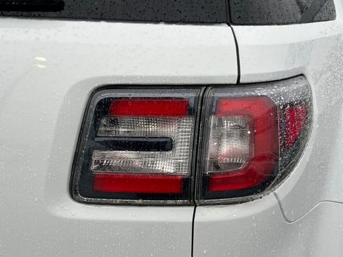 Used 2016 GMC Acadia SLE image 16