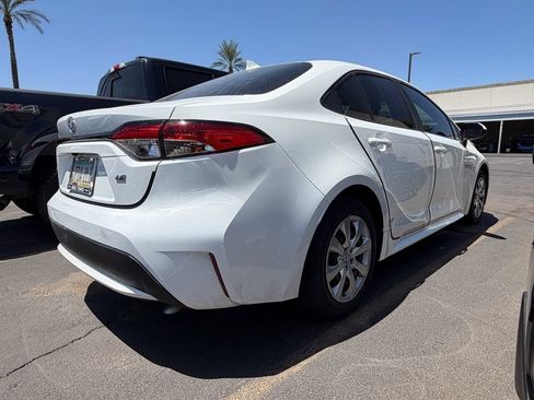 Used 2021 Toyota Corolla LE w/ Carpet Mat Package (TMS) FWD image 4