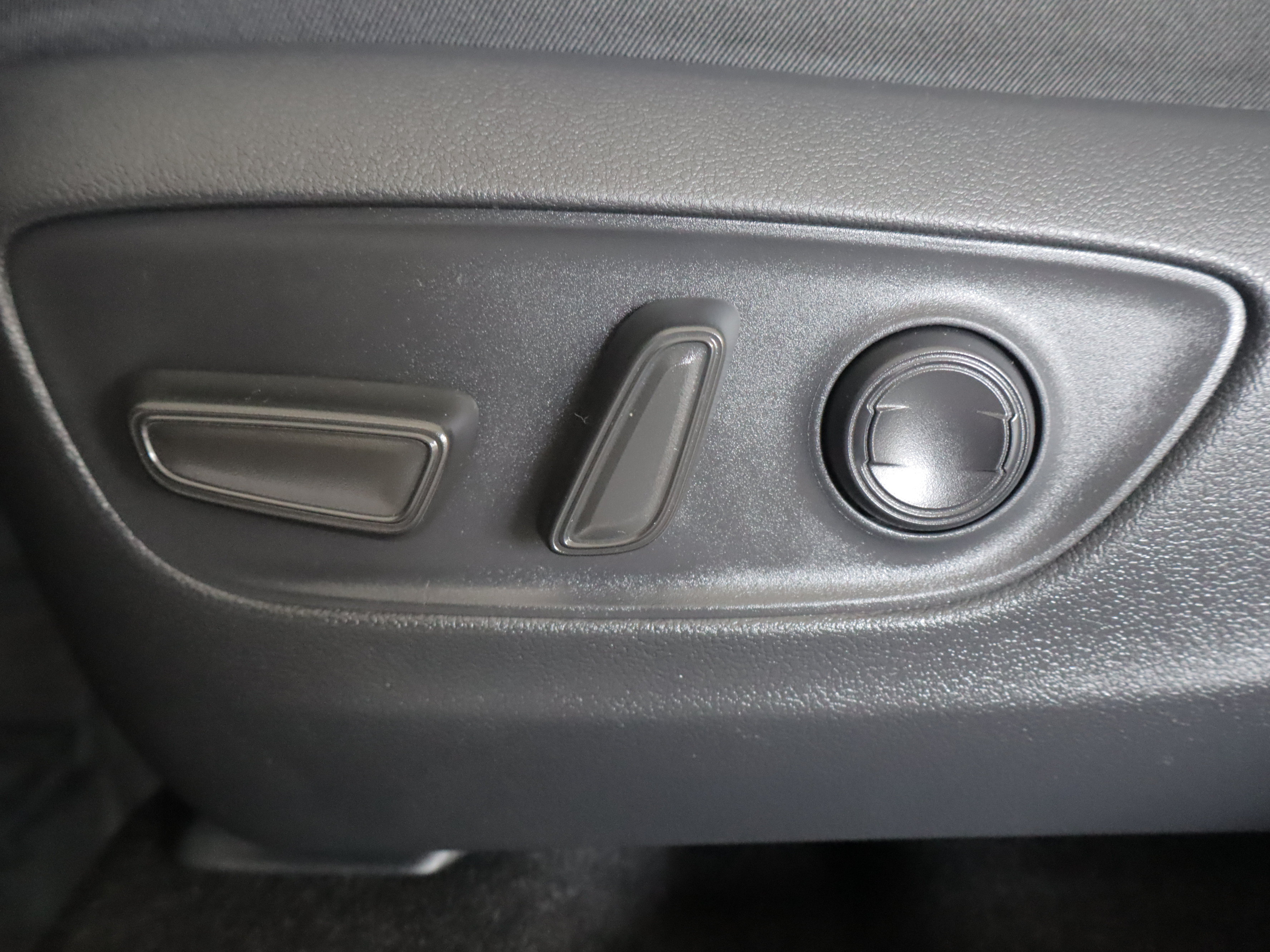Used 2025 Toyota RAV4 XLE w/ Convenience Package AWD/4WD image 13