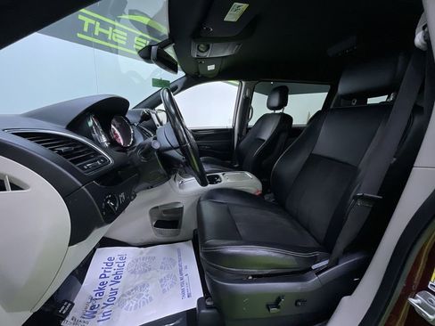 Used 2020 Dodge Grand Caravan SXT image 17