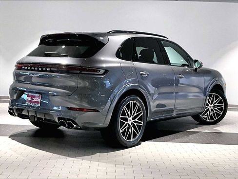 Used 2026 Porsche Cayenne image 10