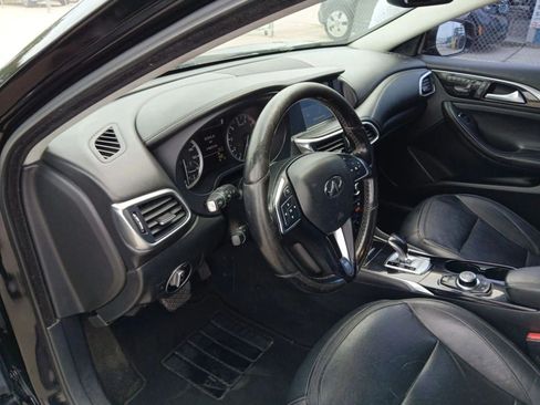 Used 2017 INFINITI QX30 AWD image 3