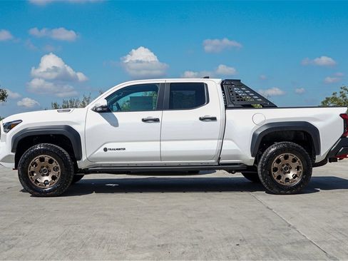 Used 2025 Toyota Tacoma TRD Sport image 5