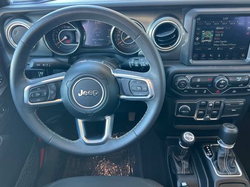 Used 2023 Jeep Wrangler Unlimited Sahara AWD/4WD image 15