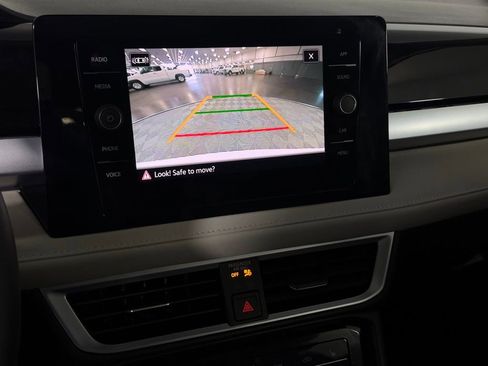 Used 2025 Volkswagen Taos SE w/ Panoramic Sunroof Package image 19