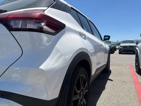 Used 2023 Nissan Kicks SR w/ SR Premium Package FWD image 6