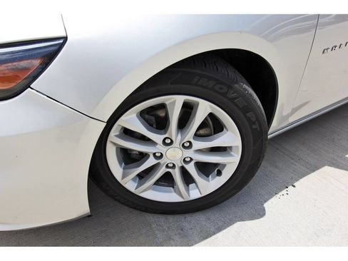 Used 2017 Chevrolet Malibu LT FWD image 30